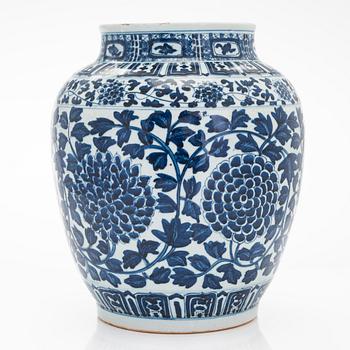 An early 20th century blue and white Chinese porcelain urn.