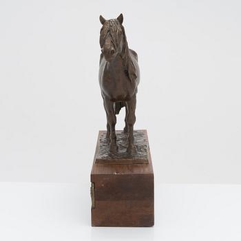 Herman Joutsen, pronssiveistos, signeerattu HJ 80, merkattu SA 1939-45.