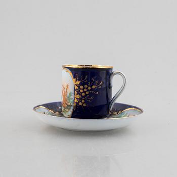 A set of nine porcelain coffee cups with saucers, Kuznetsov, Russia (1891-1917).