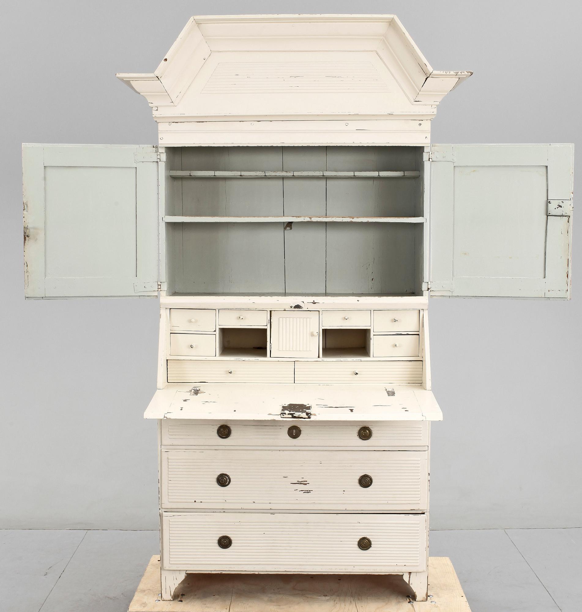 KRONSKÅP, gustavianskt provinsarbete, omkring 1800.