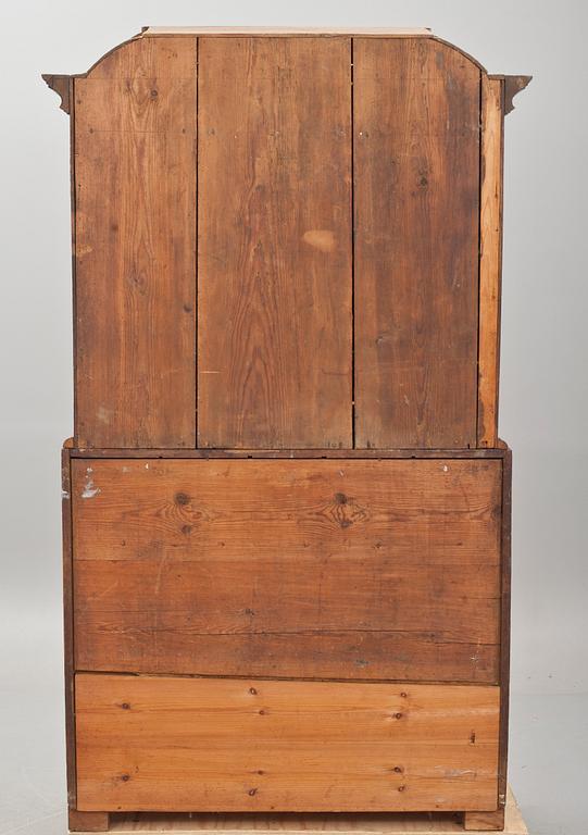 SNEDKLAFFSEKRETÄR med ÖVERSKÅP, 1800-tal.