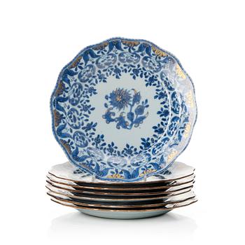 1119. A set of seven blue and white dinner plates, Qing dynasty, Qianlong (1736-95).