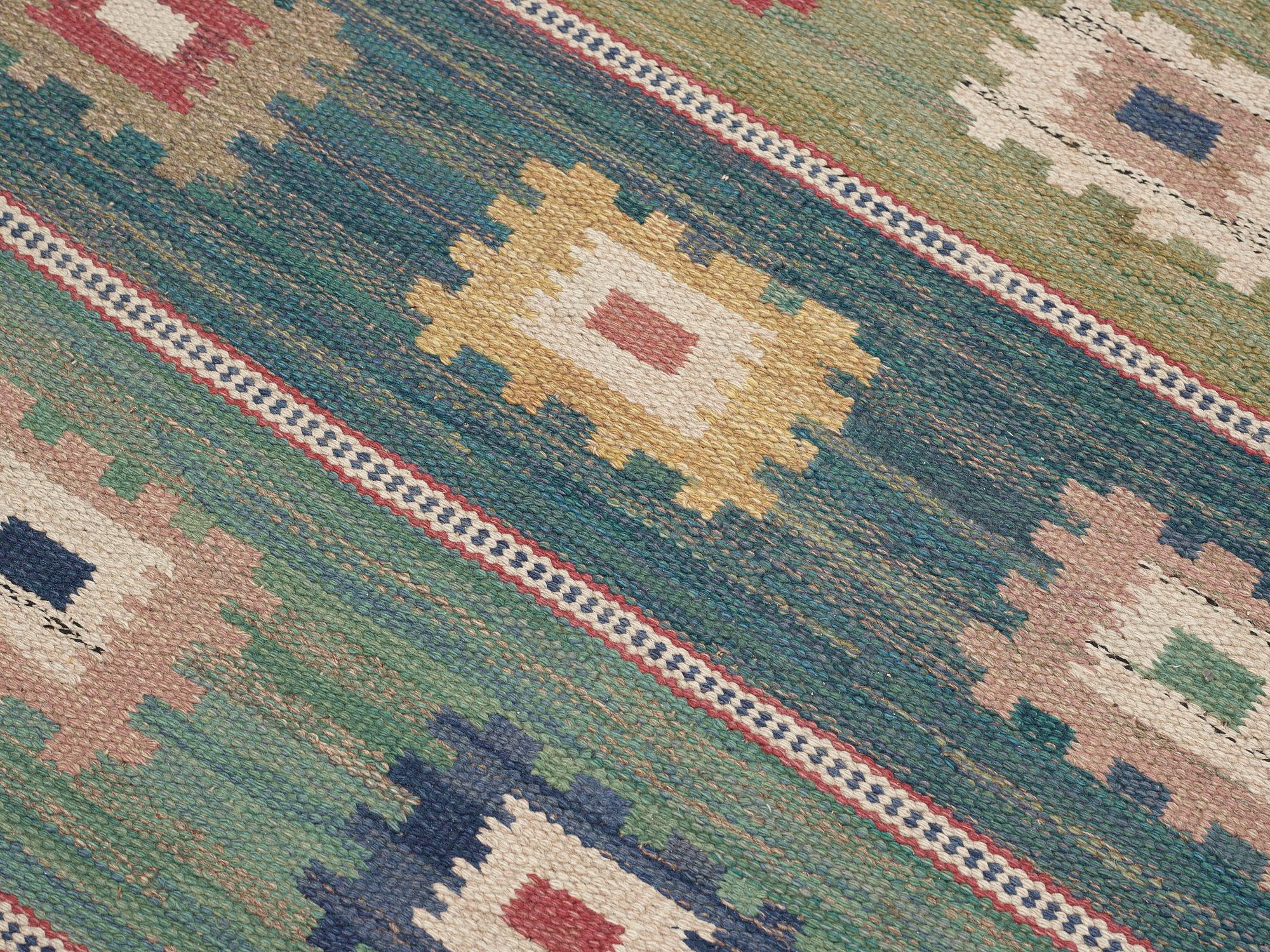 CARPET. "Grön äng". Flat weave. 248 x 208 cm. Signed MMF.