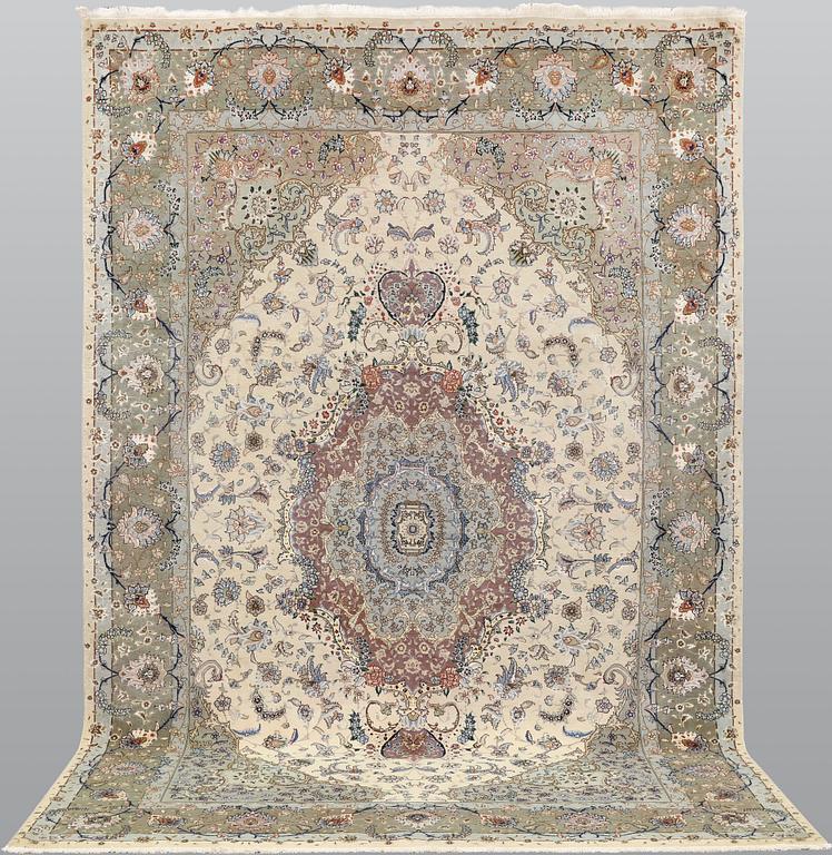 A Tabriz carpet, part silk, so-called 50 Raj, 300 x 197 cm.