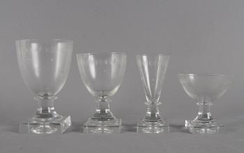 SERVISDELAR, ca 50 delar. Glas, 1900-tal.