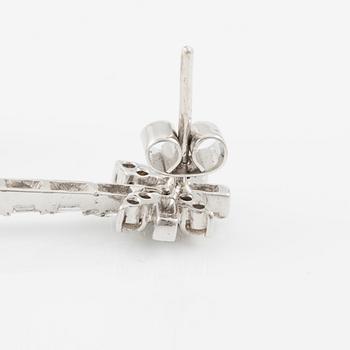 Earrings, 18K white gold set with sapphires and round brilliant-cut and baguette-cut diamonds.