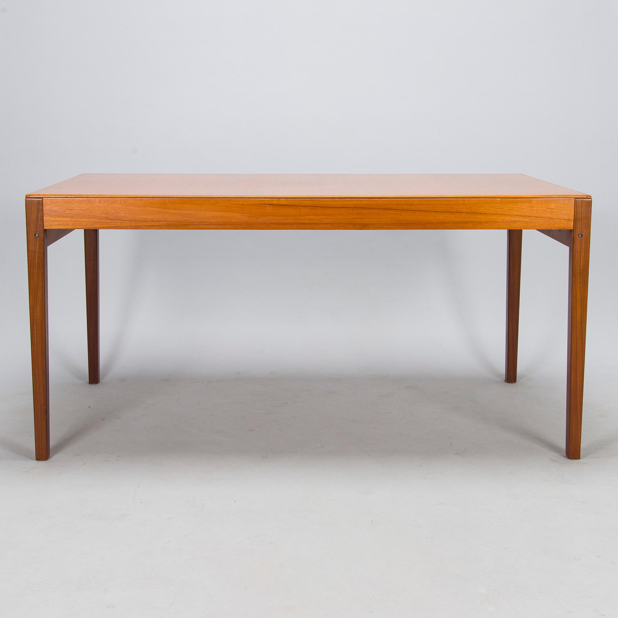 Pertti Salmi, a 1970s 'Samuel' dining table and eight 'Simeon' chairs for Vaara Tuotanto, Kaluste-Yhtymä, Finland.