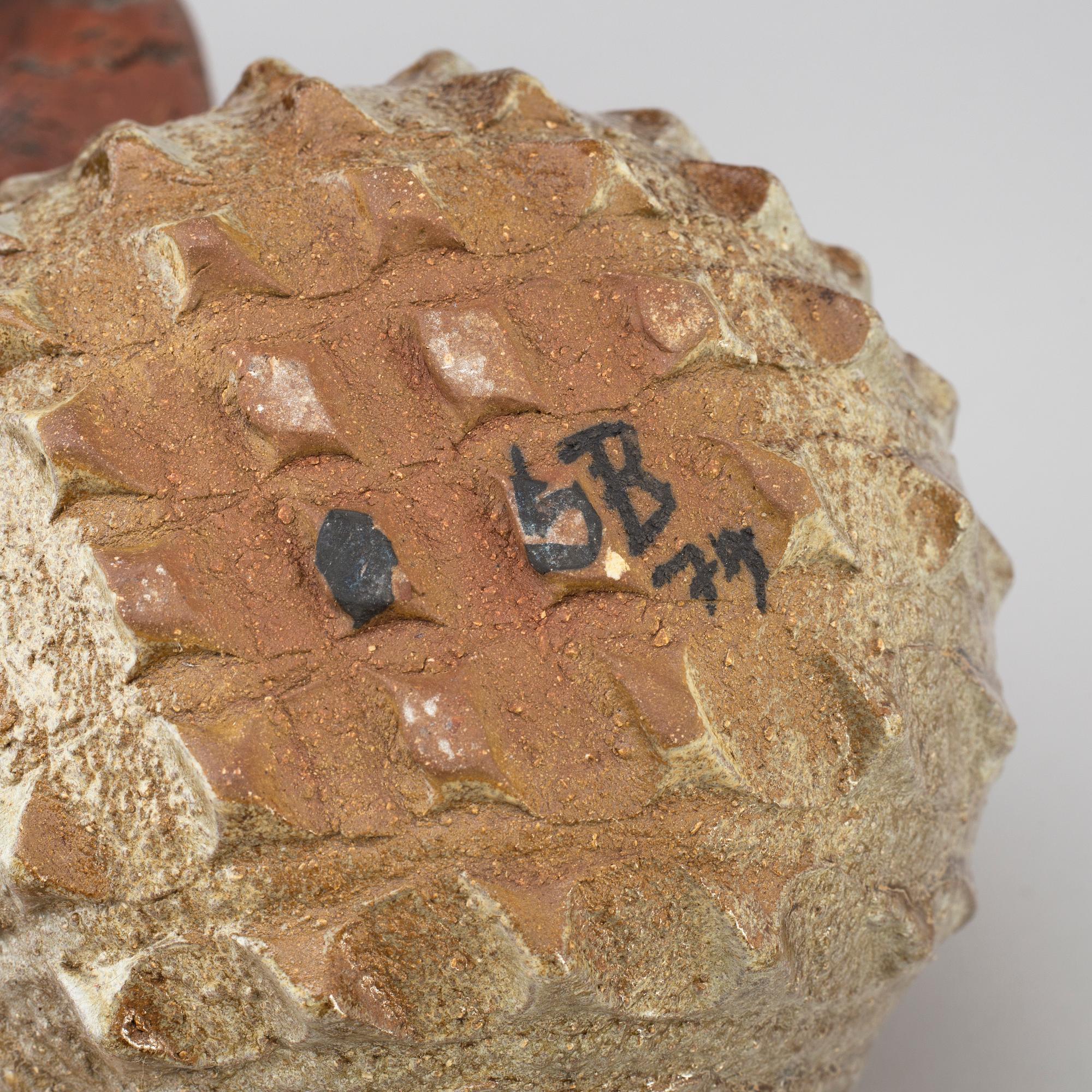 BORIS STOJKOV, skulpturer 4 st + 1 vas, signerade, stengods, Gustavsberg, 1960-/70-tal.