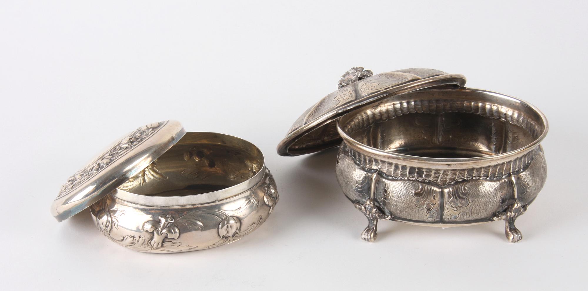 SOCKERSKRIN och DOSA, silver.