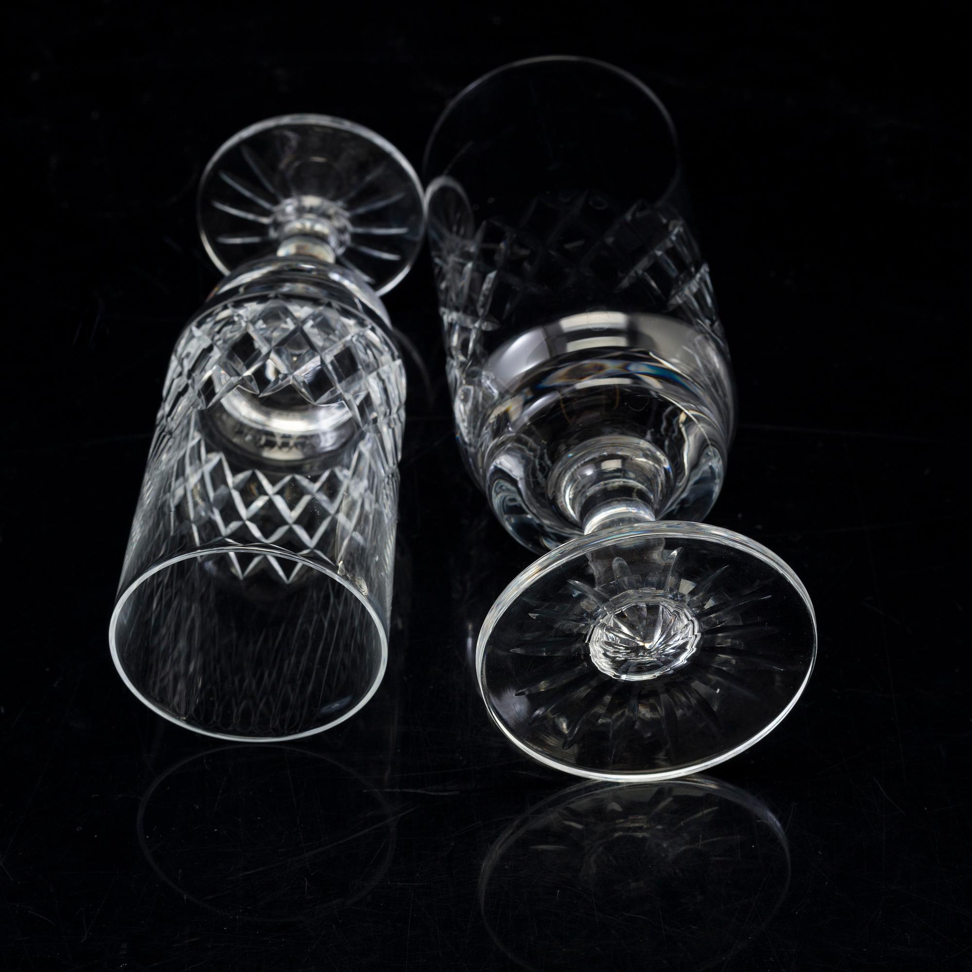 GLASSERVIS, 48 delar, Kosta, rutslipning, 1900-talets mitt.