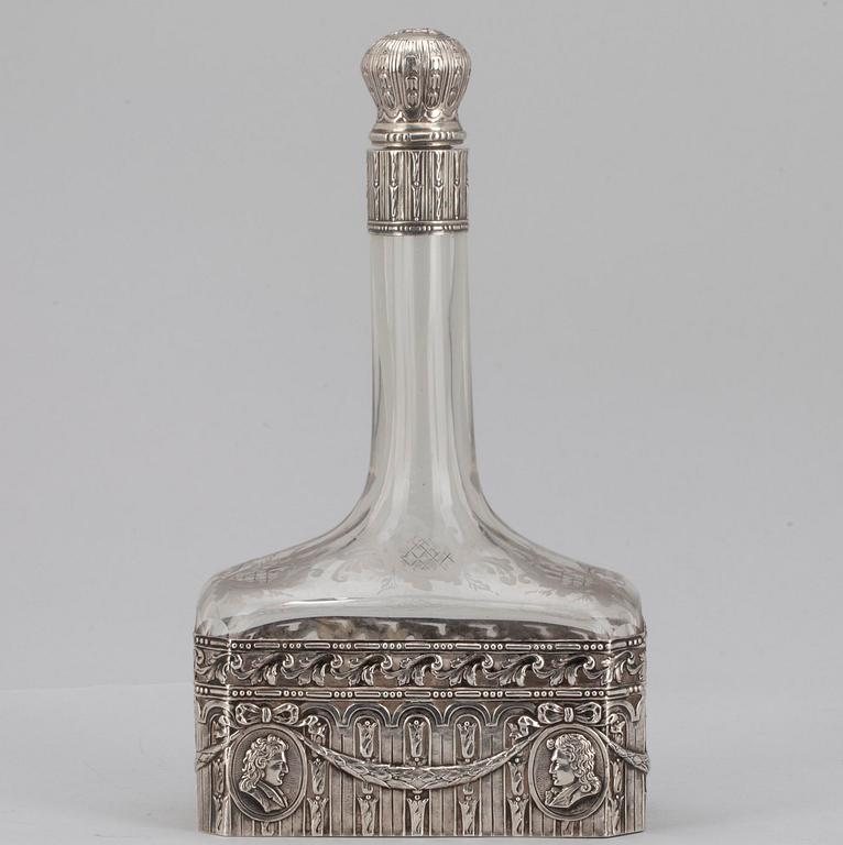 KARAFF, silver, slipat glas. Mellaneuropa. Importstämplad av C.G. Hallberg Stockholm 1919.