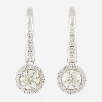 Örhängen, 18K vitguld med briljantslipade diamanter.