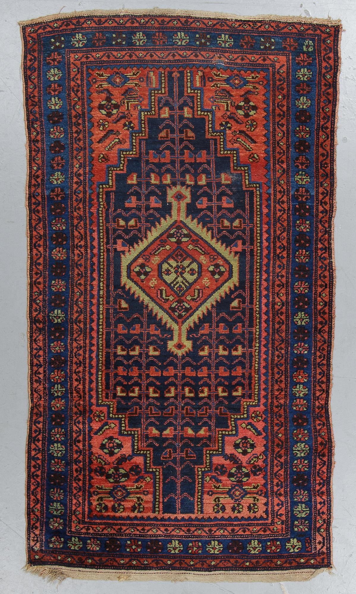 Matto, semi-antique West persian, ca 202 x 108 cm.