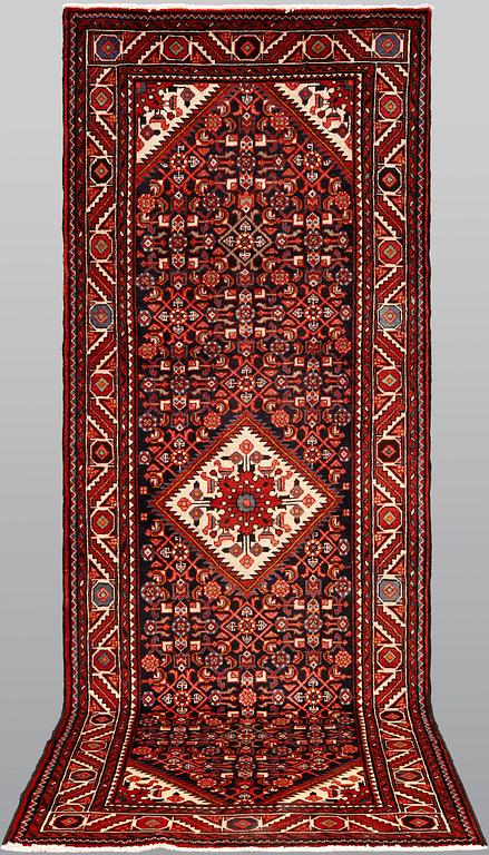 A pictoral Hamadan runner, ca 310 x 115 cm.