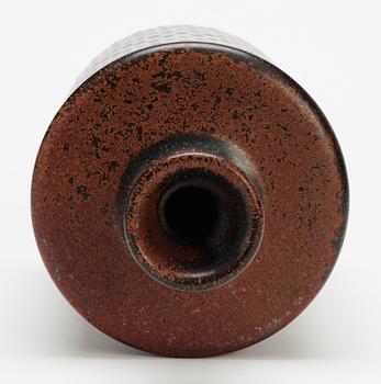 A Stig Lindberg stoneware vase, Gustavsberg 1966.