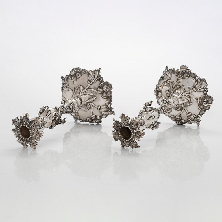 Gustaf Möllenborg, Ljusstakar, ett par, silver, Stockholm 1848. Nyrokoko.