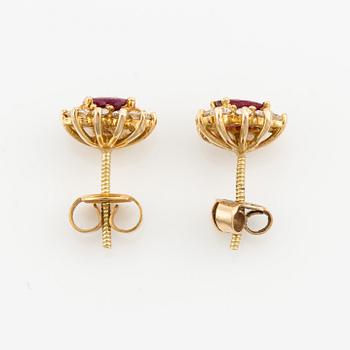 Earrings, a pair in carmosé style, with rubies and brilliant-cut diamonds.