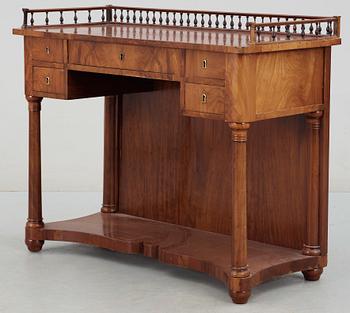 SKRIVBORD, Karl johan, 1800-talets mitt.