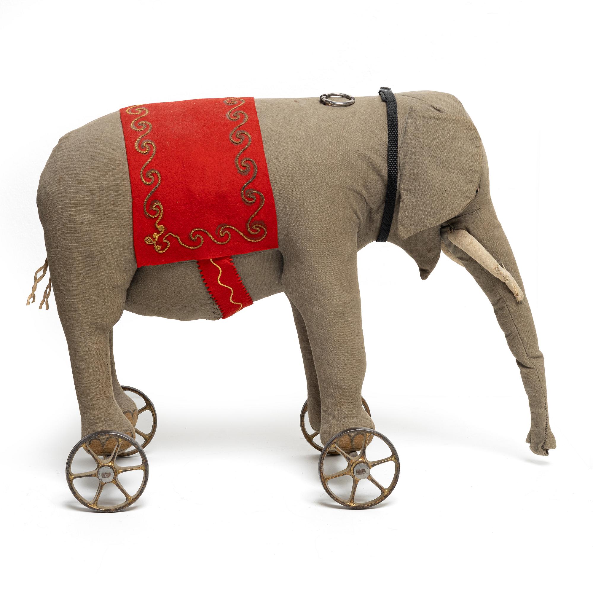 Steiff, Elephant on wheels, 1910s.