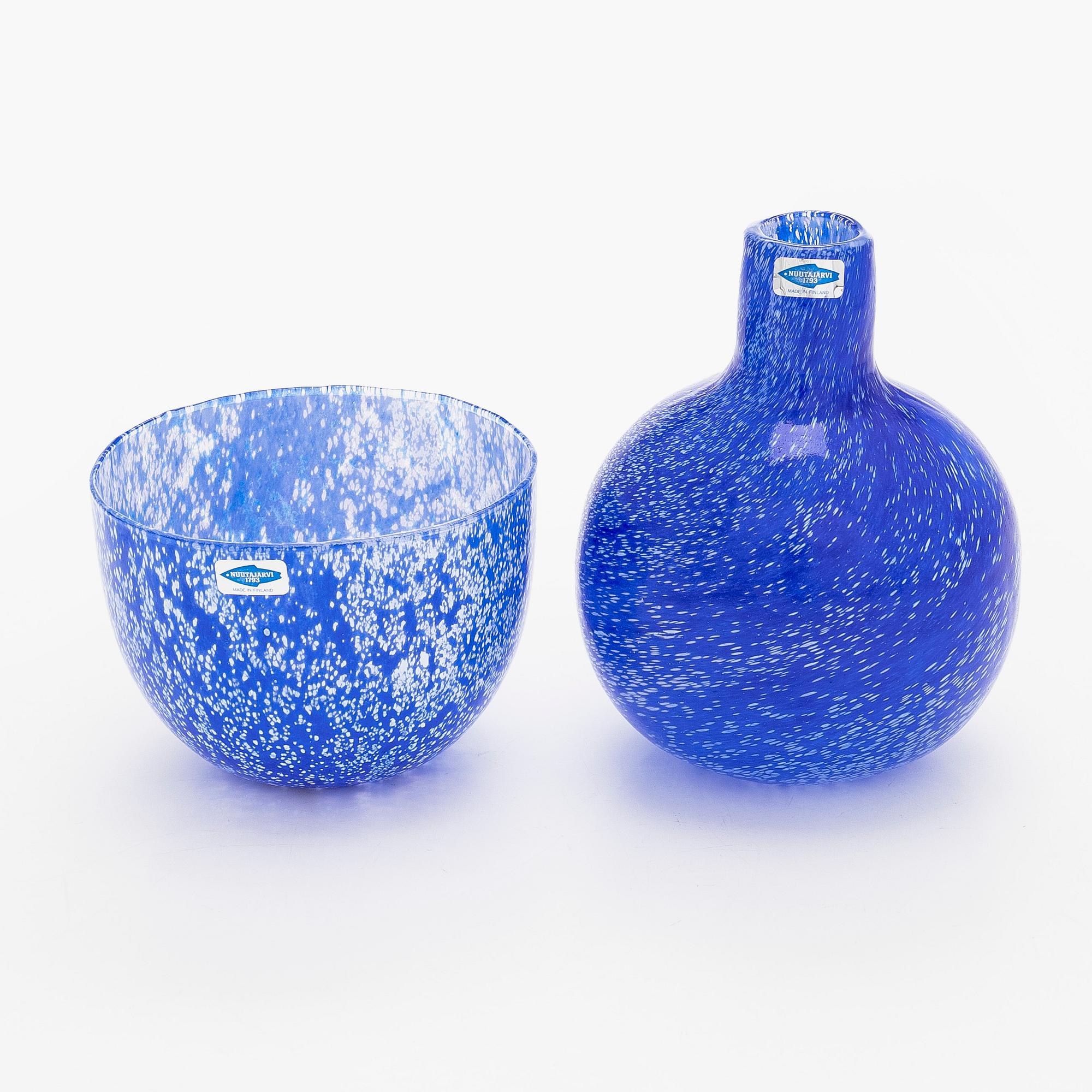 Oiva Toikka, Bowl and Bottle, "Kaamos", signed O. Toikka Nuutajärvi.