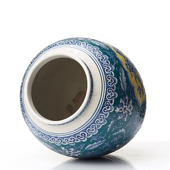 A dragon and phoenix vase, Qing dynasty, 19th Century.