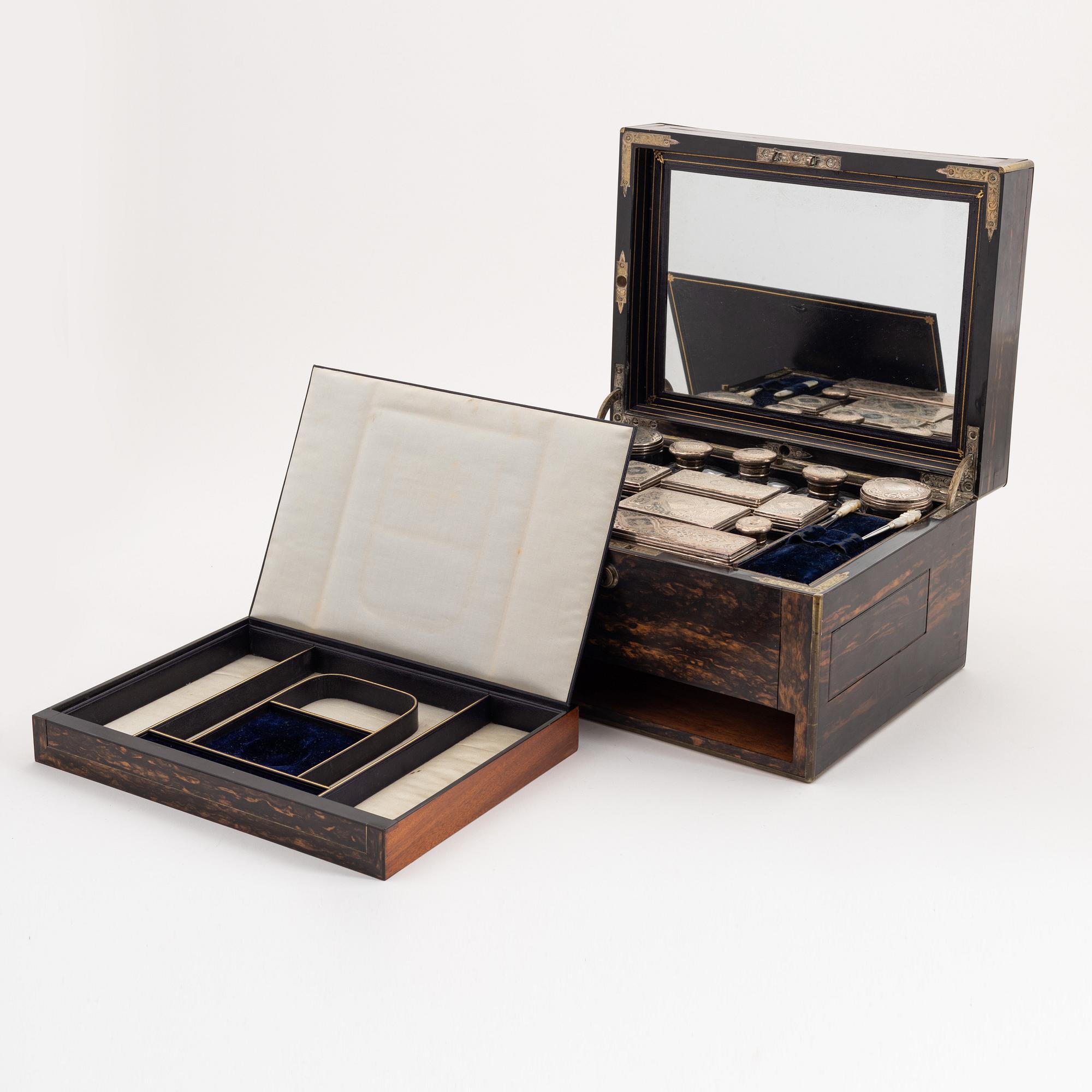 Reseschatull, silver, England, 1860-tal.