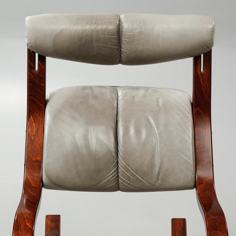 A "Gravity Balans" rocking chair, deisgned by Peter Opsvik, model launched 1983.