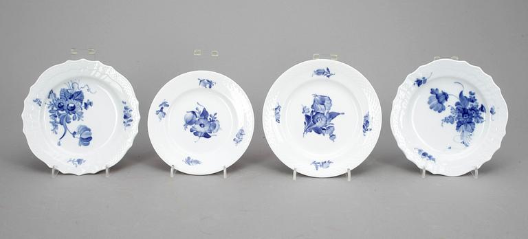 SERVISDELAR, porslin, 51 delar exklusive koppar och fat, "Blå Blomst", Royal Copenhagen.