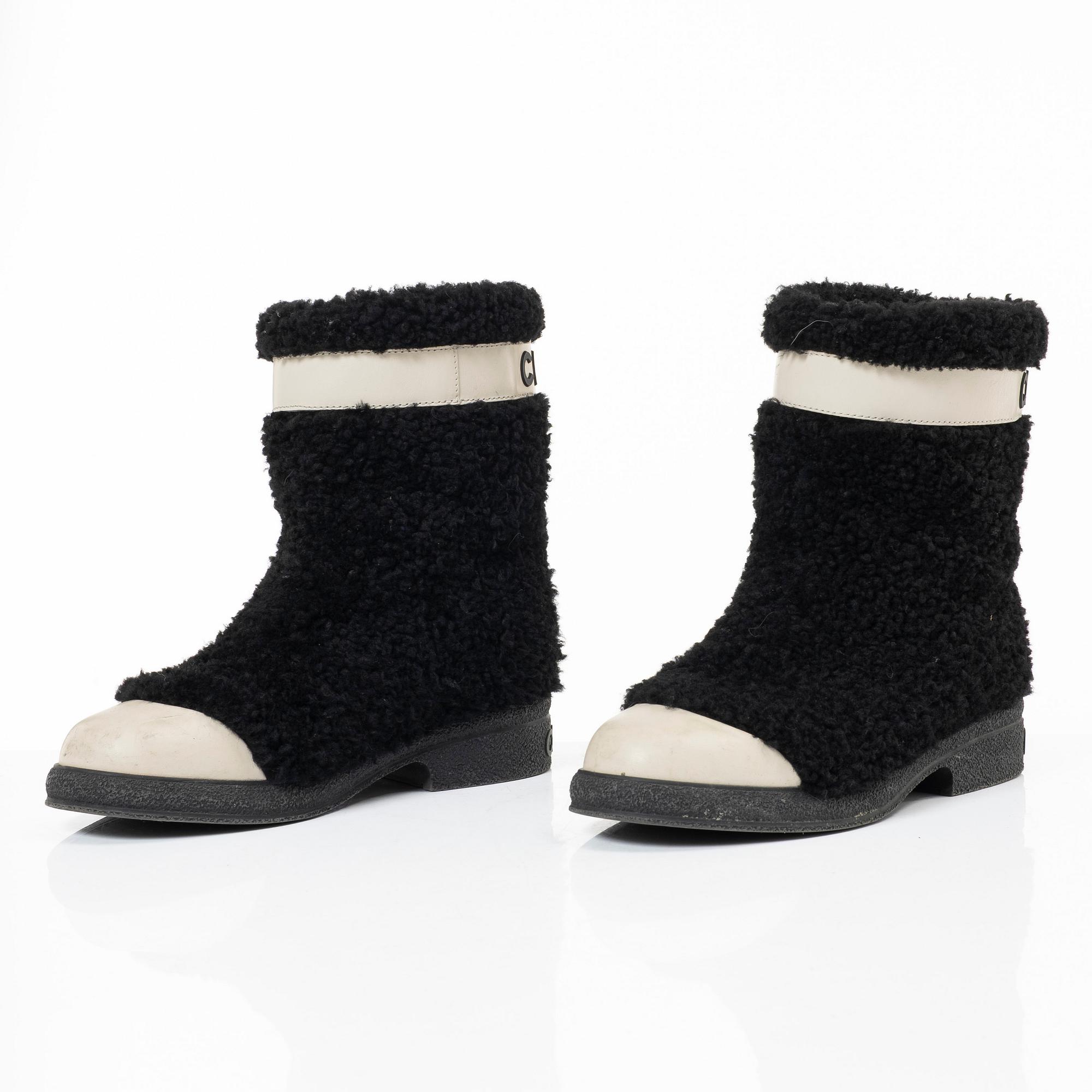 Chanel, "Coco Neige Shearling Boots", storlek 37.