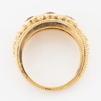 Ring 18K gold with three citrines.