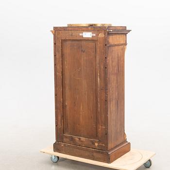 Skåp/Kolonnskåp Empire 1800-talets mitt Danmark.