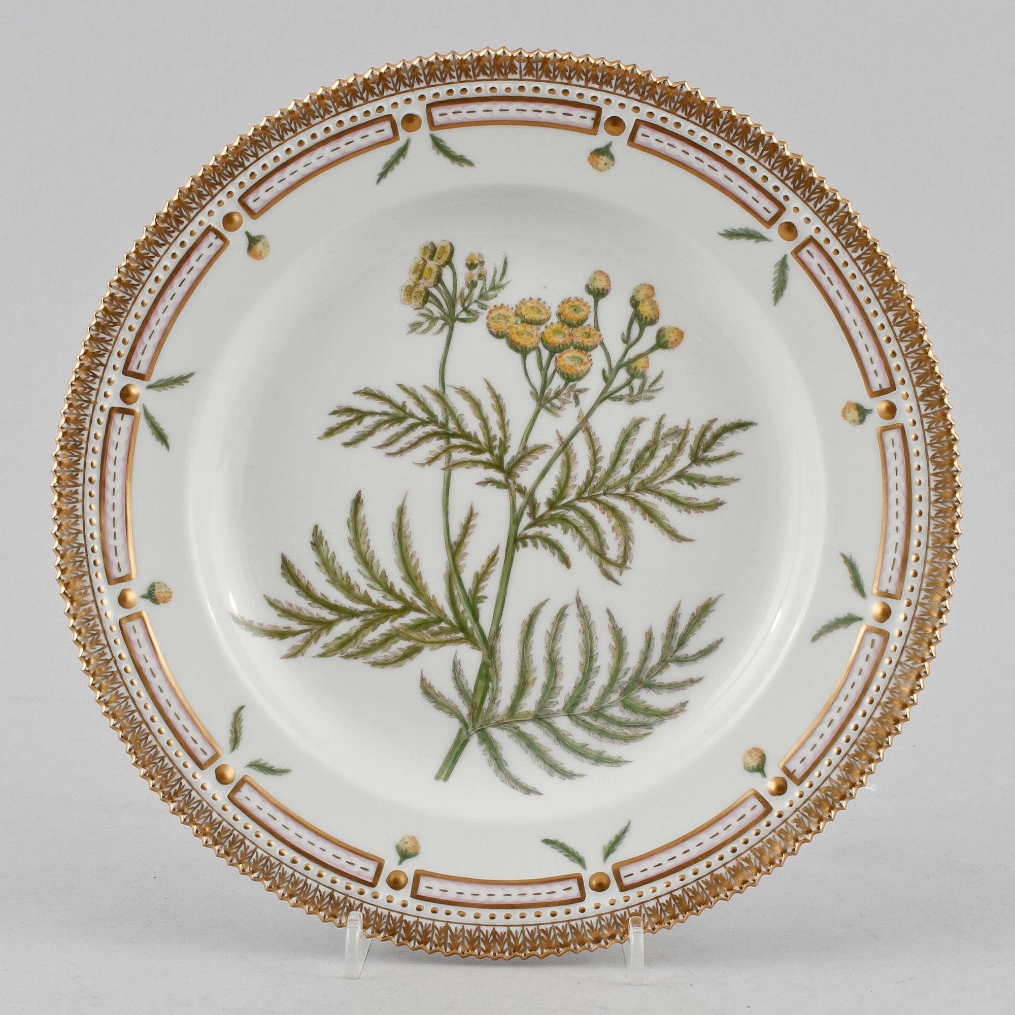 TALLRIK, porslin, "Flora Danica", Royal Copenhagen, 1900-talets andra hälft.
