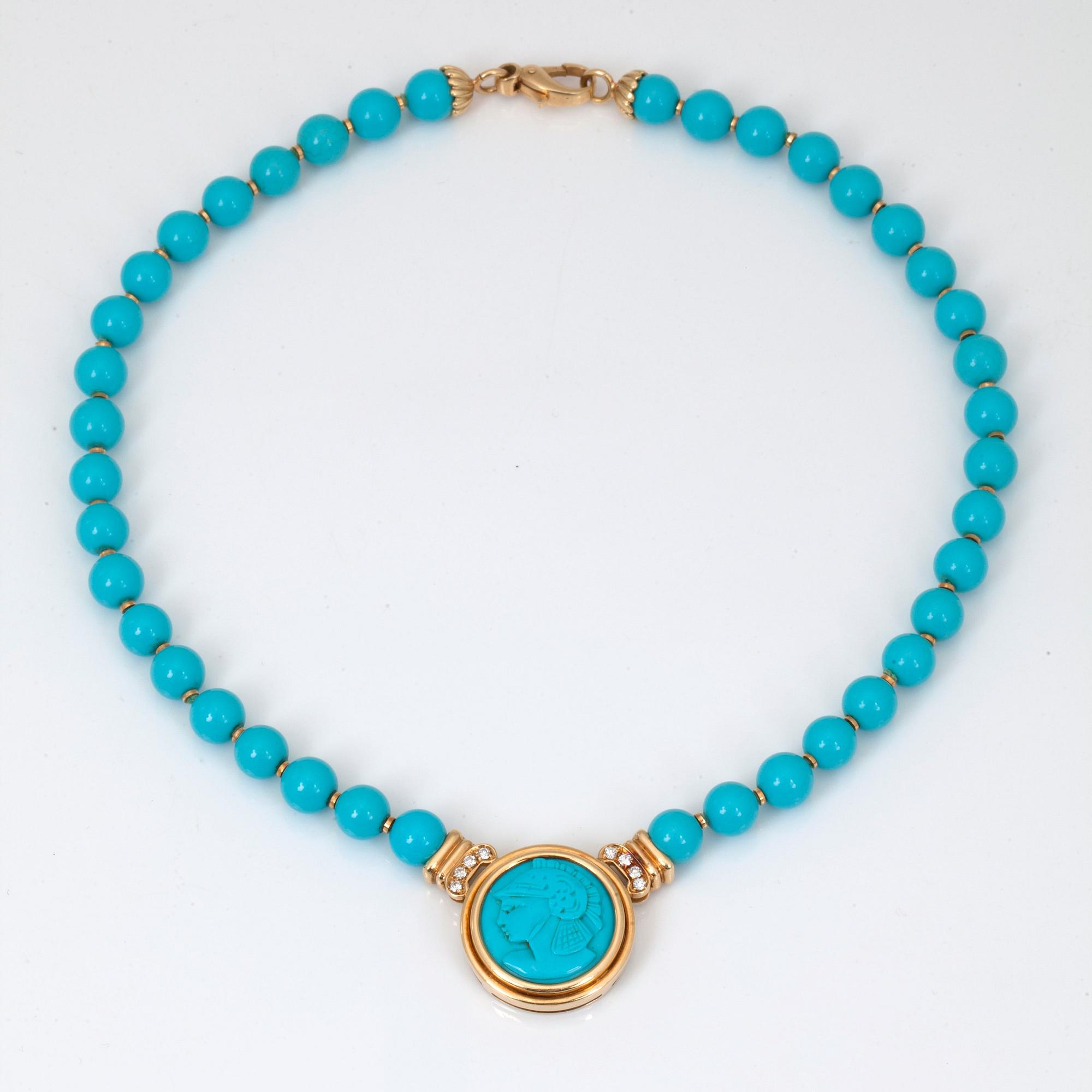 COLLIER med briljantslipade diamanter, snidad turkos samt turkoskulor.