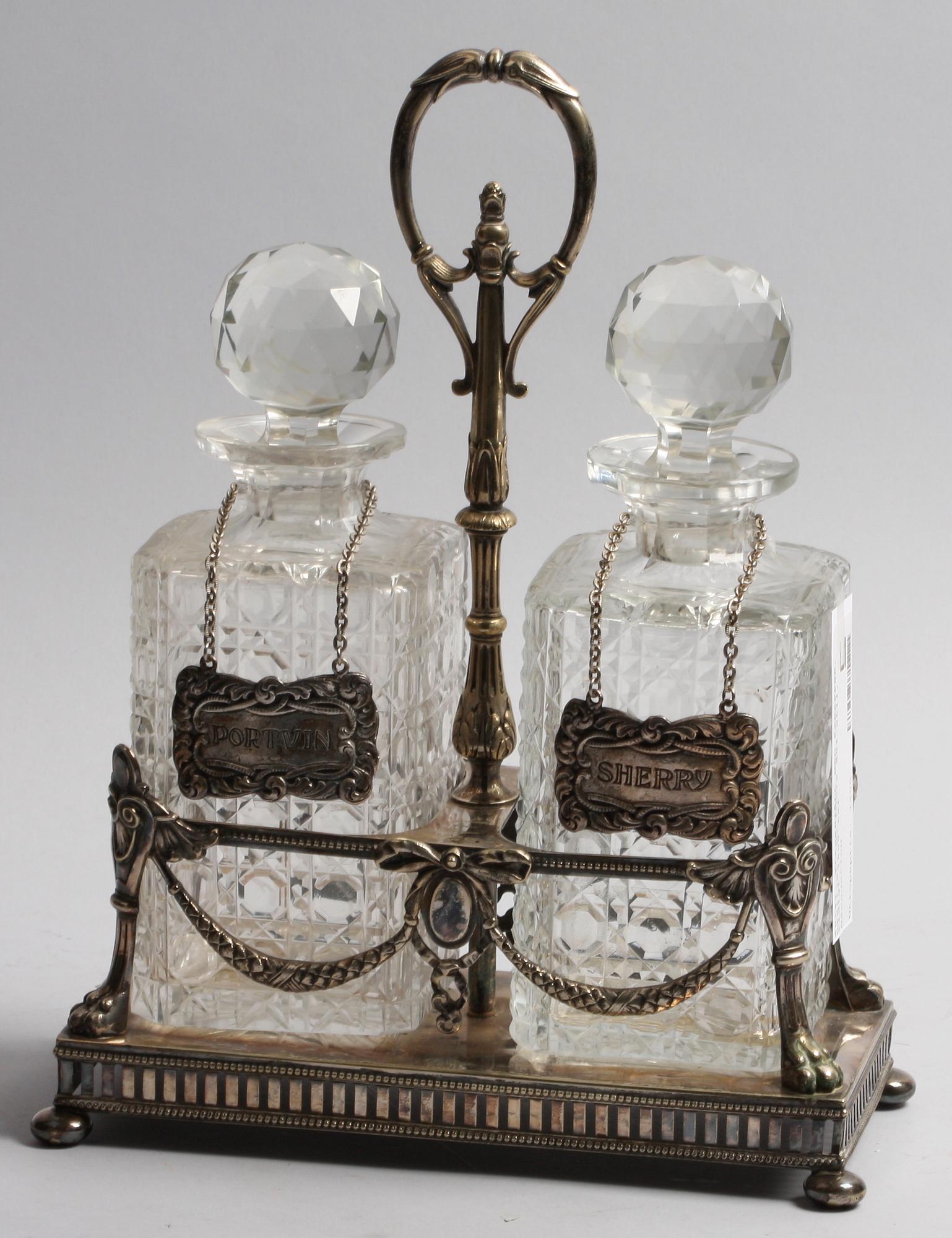 FLASKSTÄLL MED KARAFFER, nysilver, Ny Louis XVI-stil, tidigt 1900-tal.