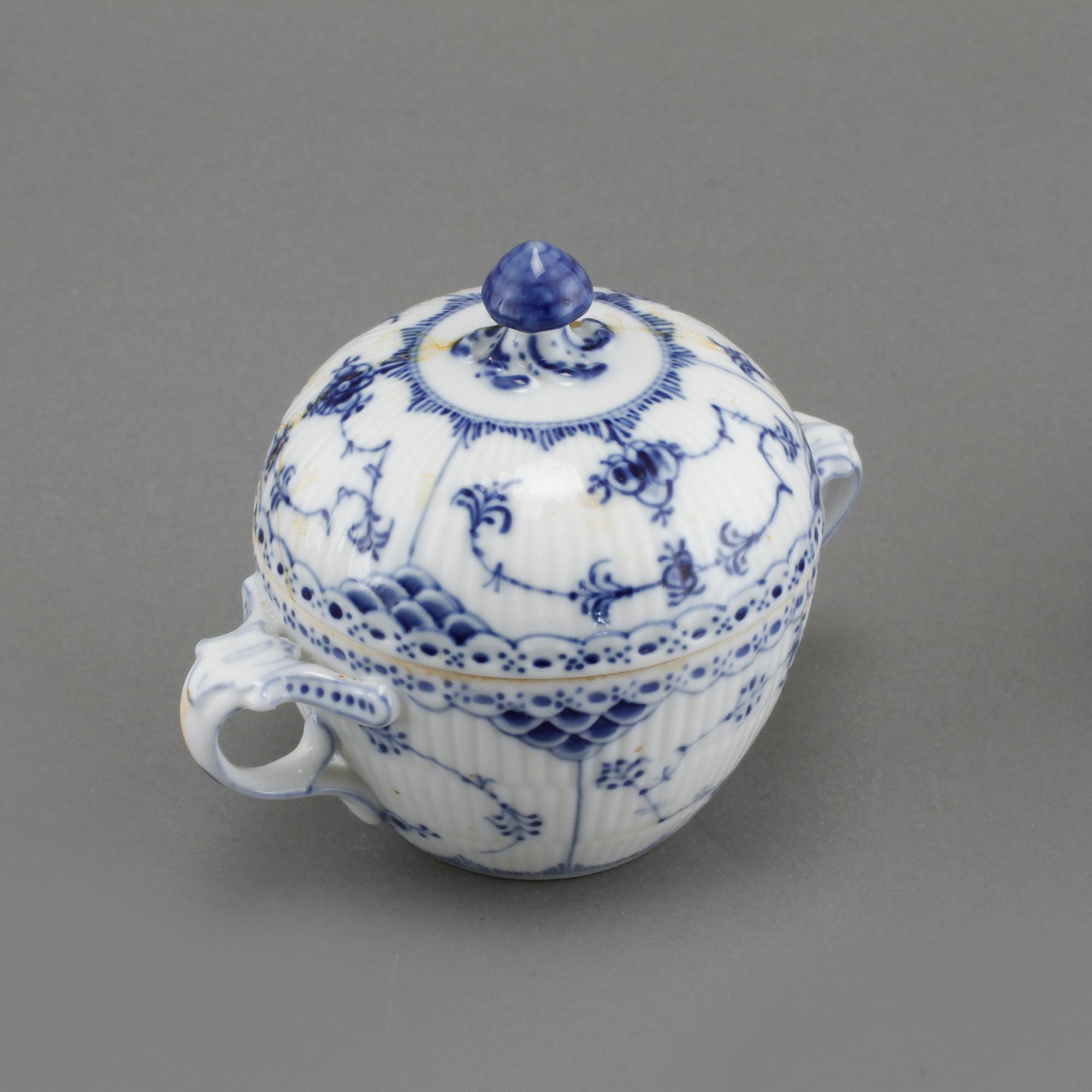 SERVISDELAR, 27 st, porslin, "Musselmalet", Royal Copenhagen, Danmark, 1900-talets andra hälft.