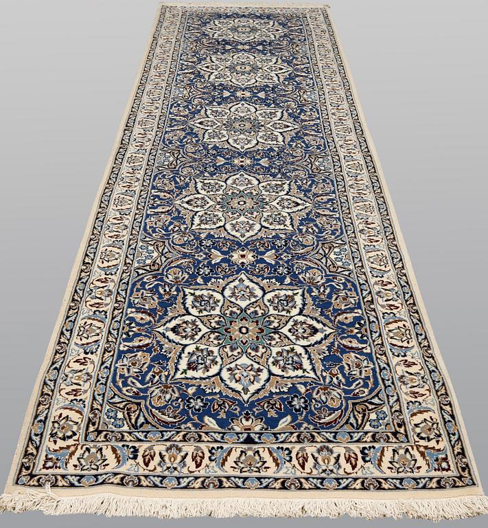 Gallerimatta, Nain, part silk, s.k. 9LAA, ca 380 x 100 cm.