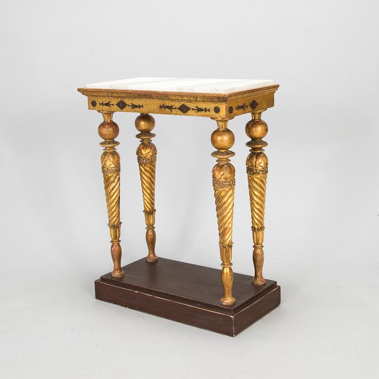Konsolbord, tillskrivet Jonas Frisk (spegelfabrikör i Stockholm 1805-1824). Sengustavianskt, 1800-talets början.