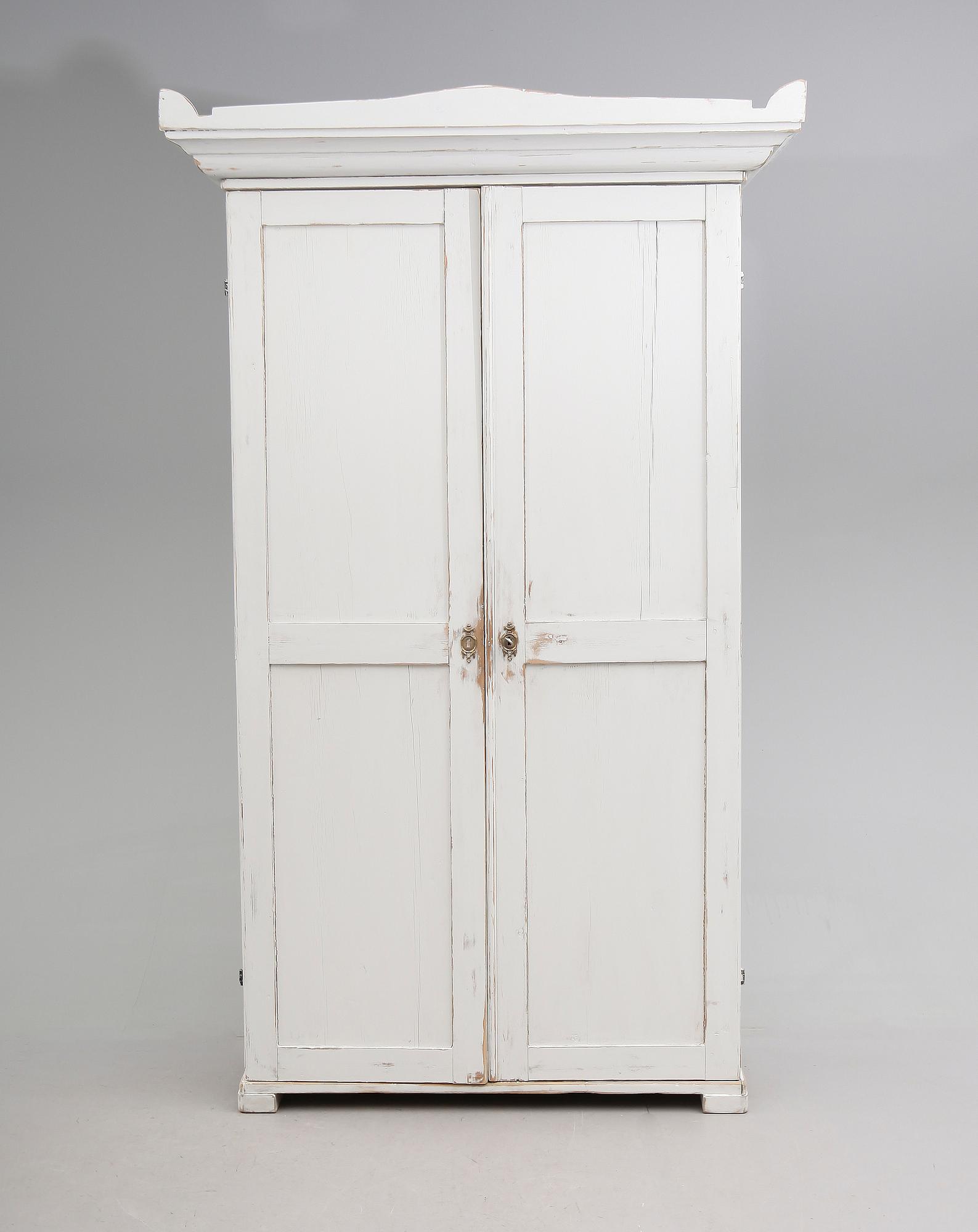 KLÄDSKÅP, 1800-talets mitt.