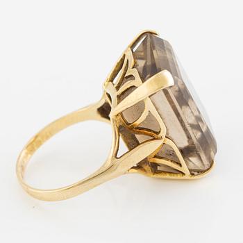 Ring, cocktailring, 18K guld med smaragdslipad rökkvarts.