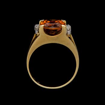 RING, 18K guld, citrin, 8/8-slipade diamanter. Vikt ca 6,4 g.