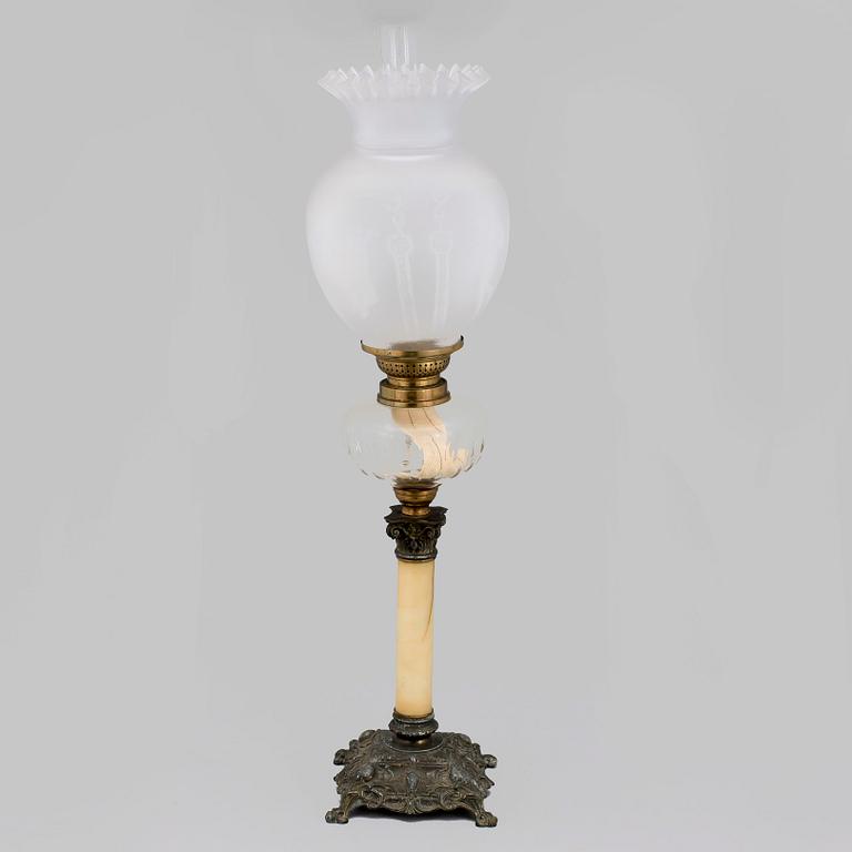 FOTOGENLAMPA, nyrenässans, 1800-tal.