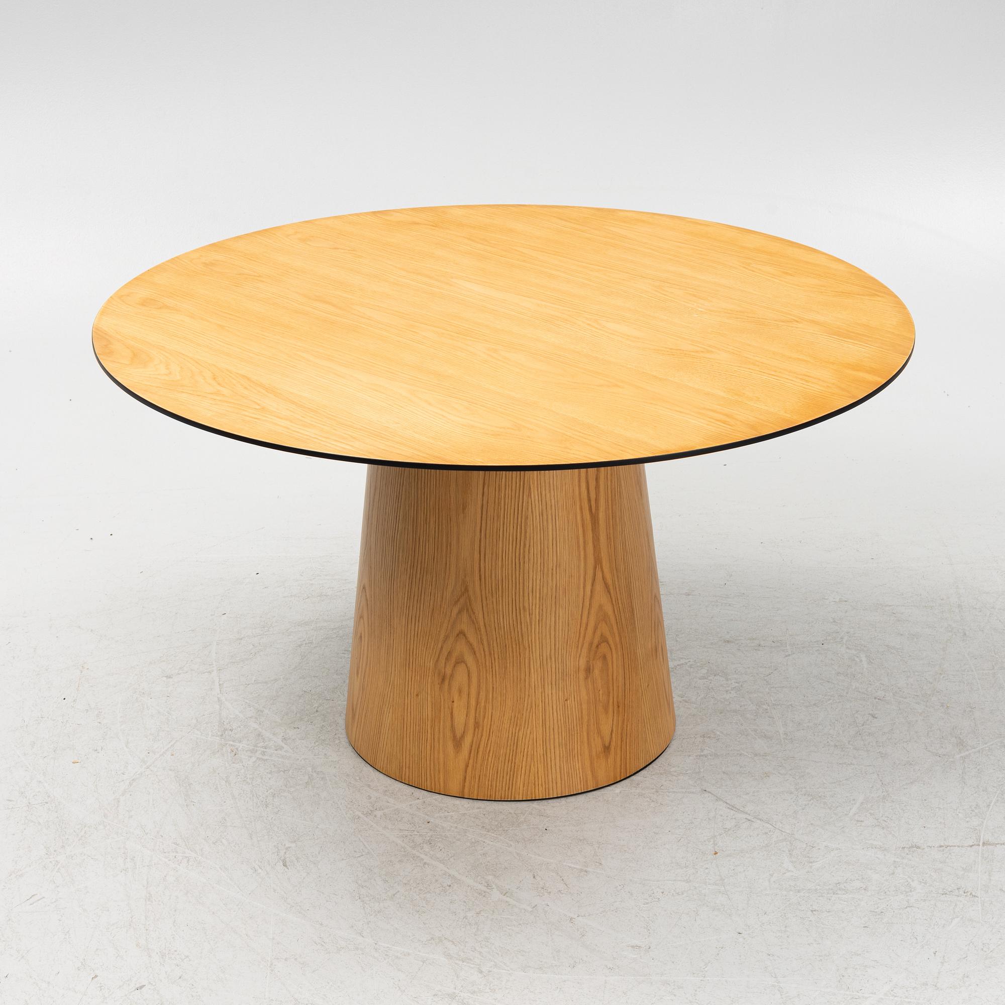 A 'Social' oak veneered table by Decotique.