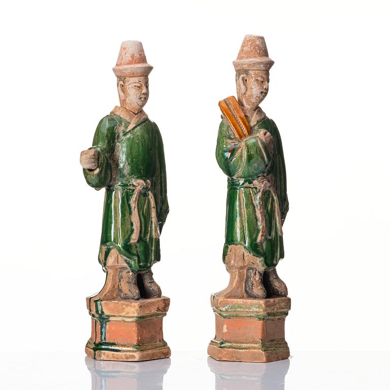 A pair of green glazed sculptures, Ming dynasty (1368-1644).