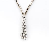 Collier 18K vitguld med rund briljantslipade diamanter i form av droppe.