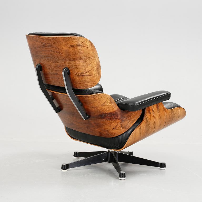 FÅTÖLJ, "Lounge Chair", Charles och Ray Eames, 1900-talets andra hälft.