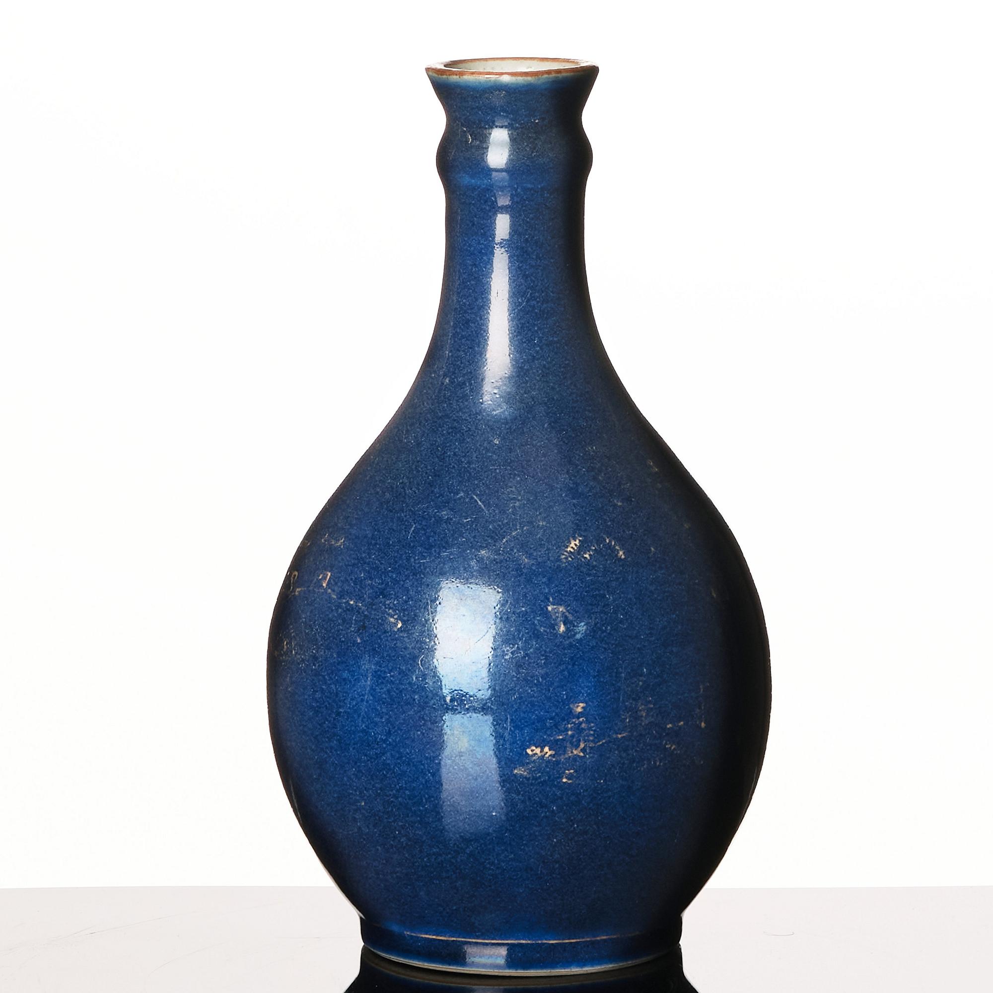 Vas/flaska, porslin. Qingdynastin Qianlong (1736-995).
