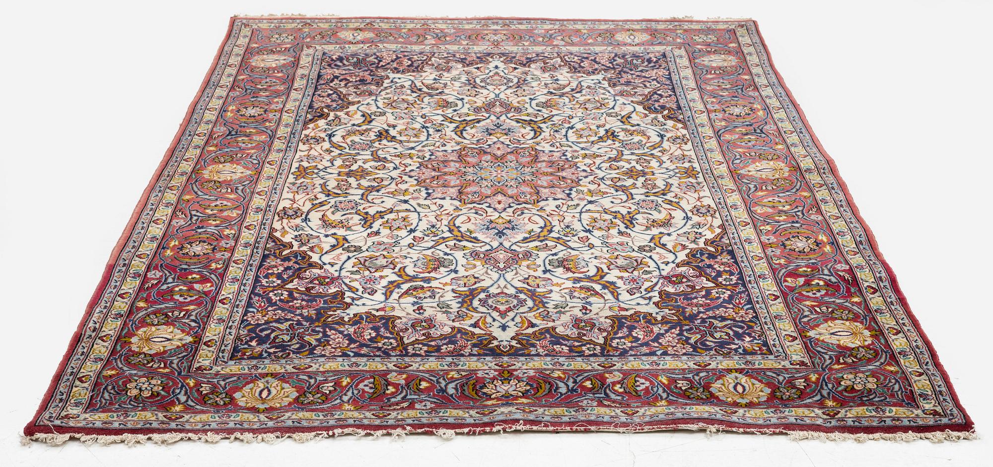 An Isfahan rug, Central Persia, c. 175 x 110 cm.