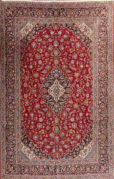 A semiantique Keshan carpet ca 398 x 296 cm.