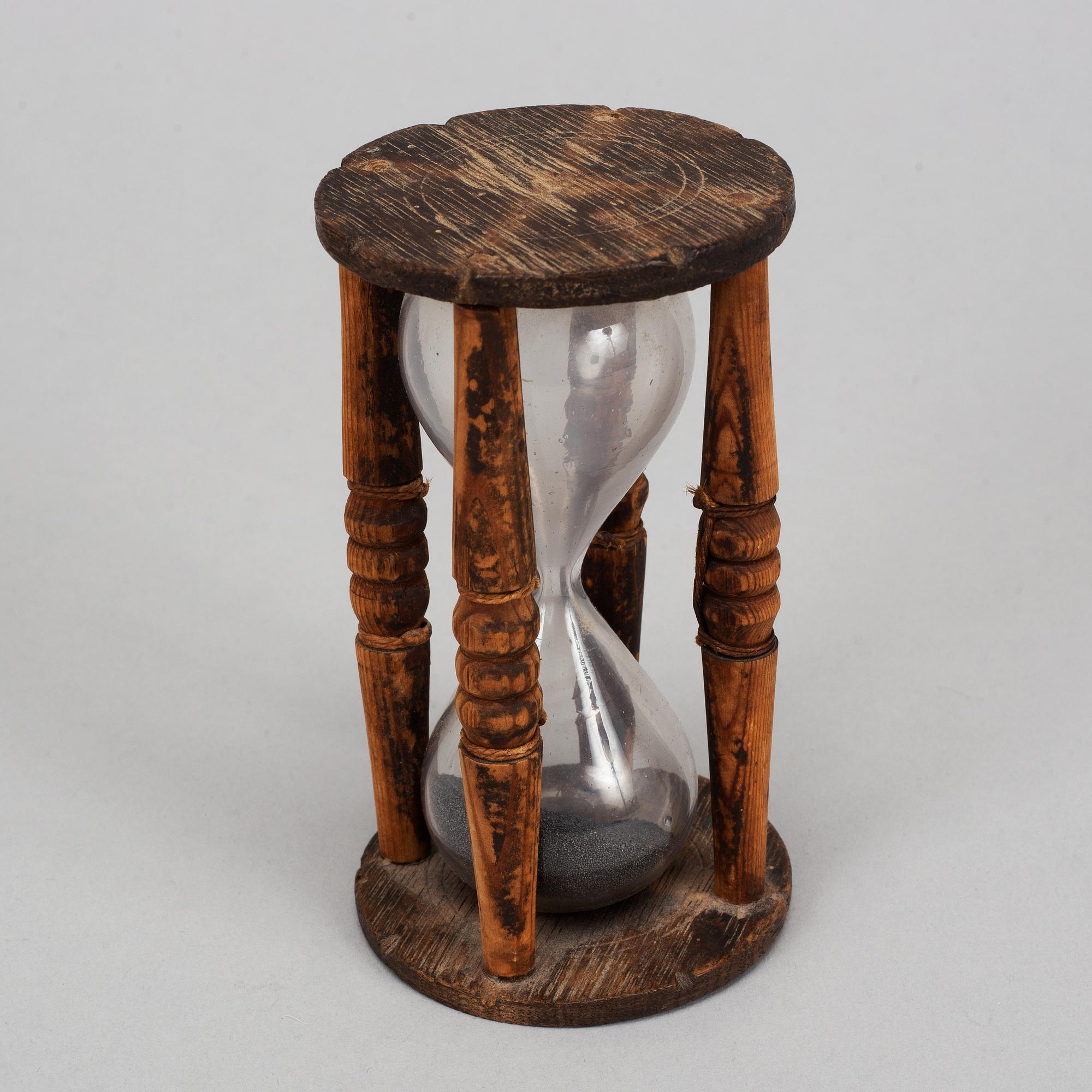 An hourglass, wooden frame, 18th/19th century.