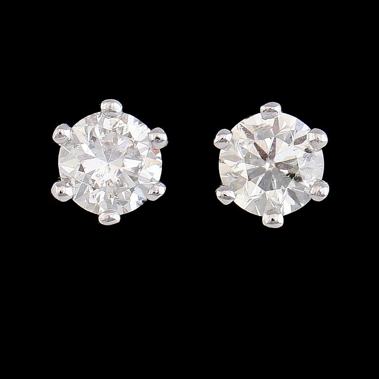 ÖRHÄNGEN, 1 par, 18K vitguld, briljantslipade diamanter tot ca 1.03 ct.